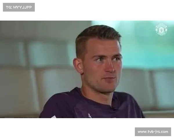 德利赫特防守稳如磐石关键铲断燃爆全场赢得曼联球迷热烈喝彩